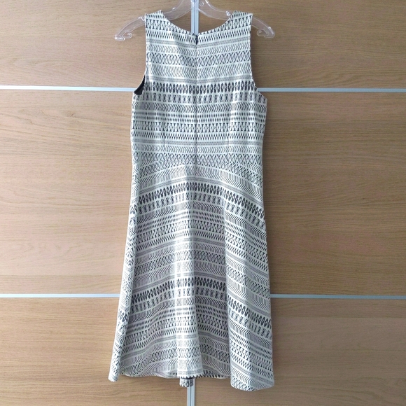 Banana Republic dress, size 6, black and white - Picture 2 of 5
